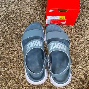 Nike Tanjun sandals